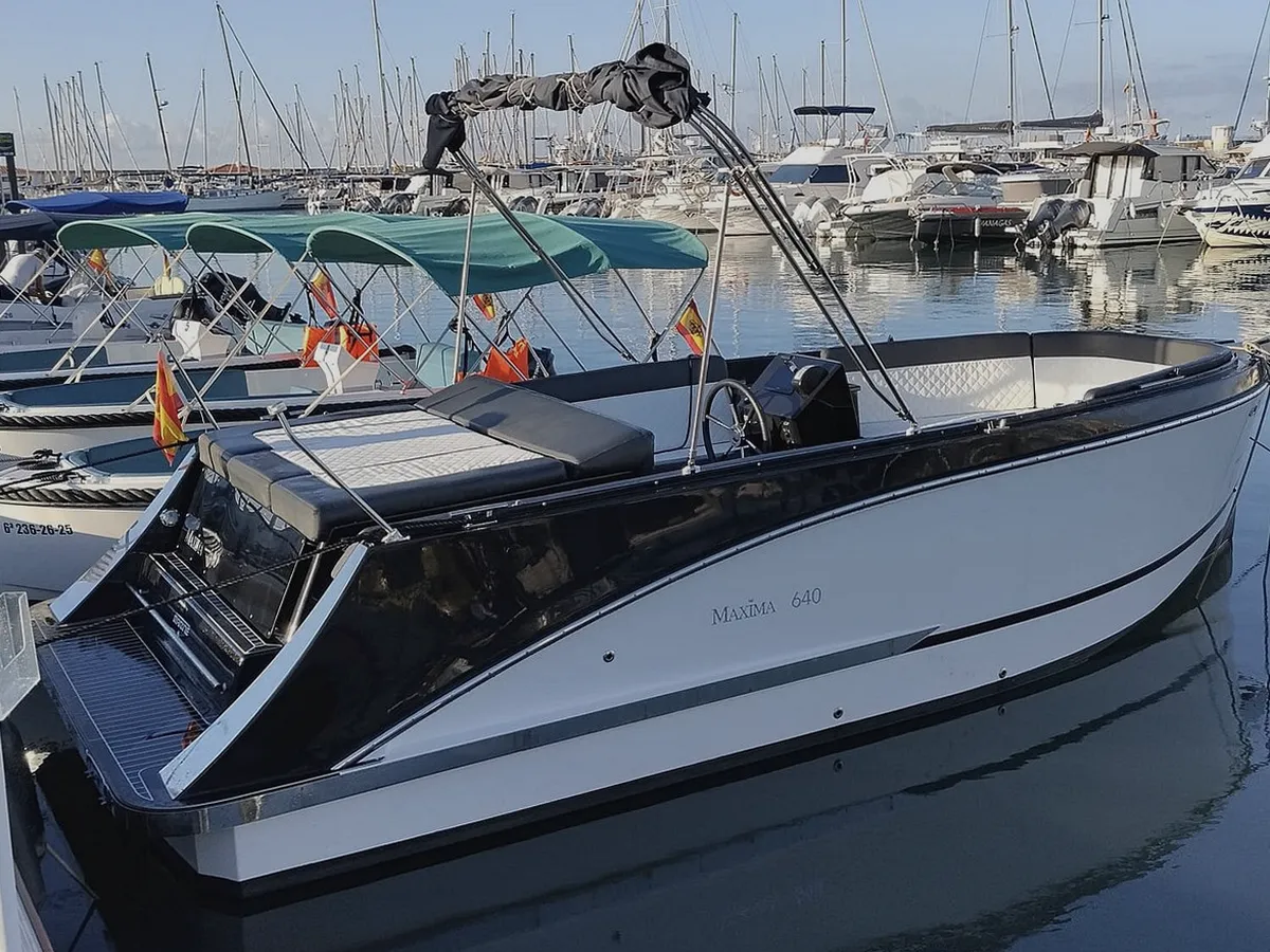Barco disponible para alquiler en Mogán, Canarias